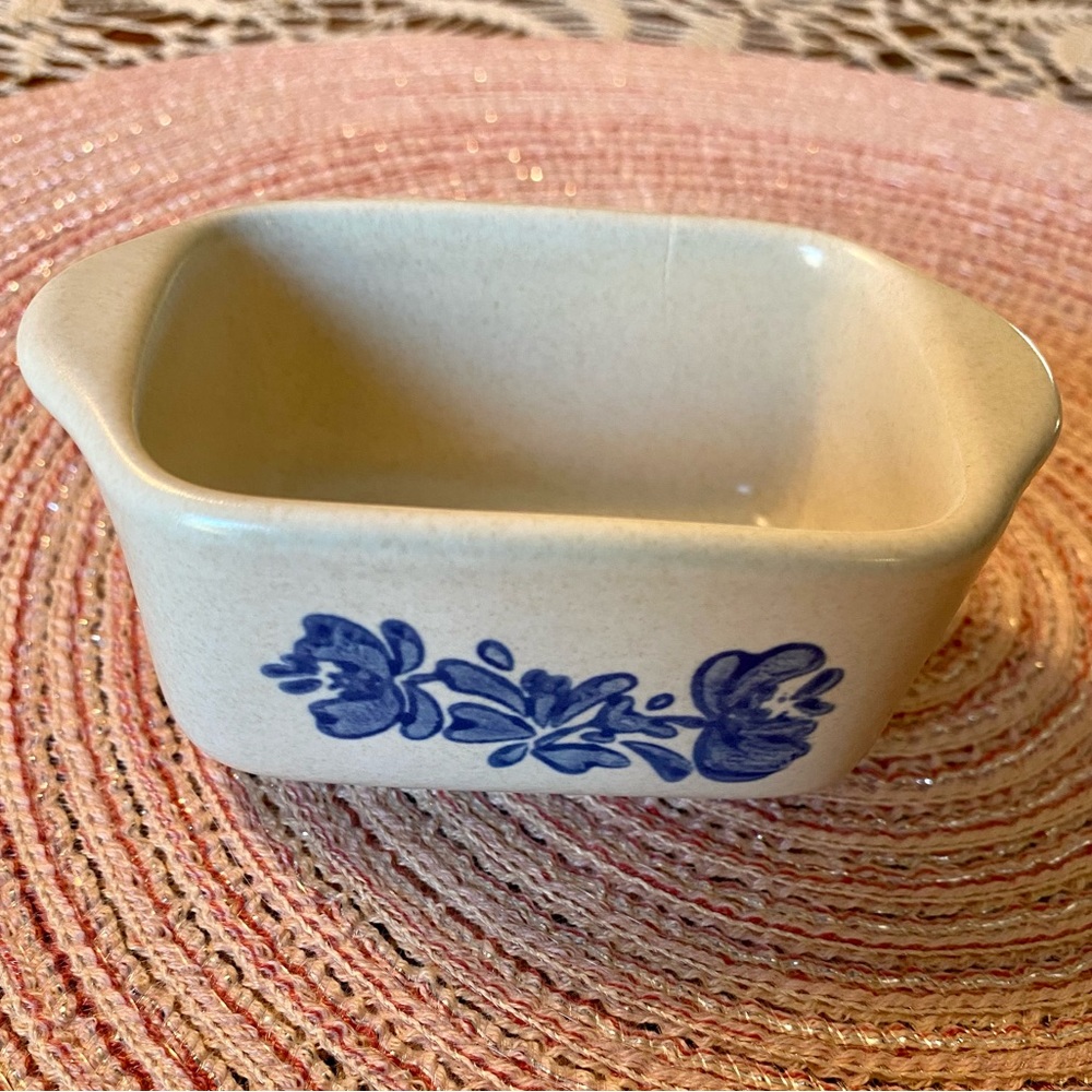 Pfaltzgraff Yorktowne Sweetener Dish